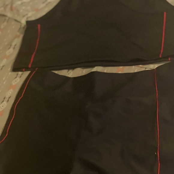 JORDAN Crop with Matching Shorts - Picture 2 of 4